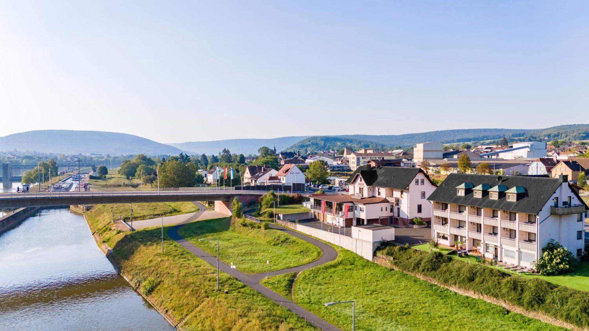 Hotel Straubs Schoene Aussicht Klingenberg am Main Exteriör bild